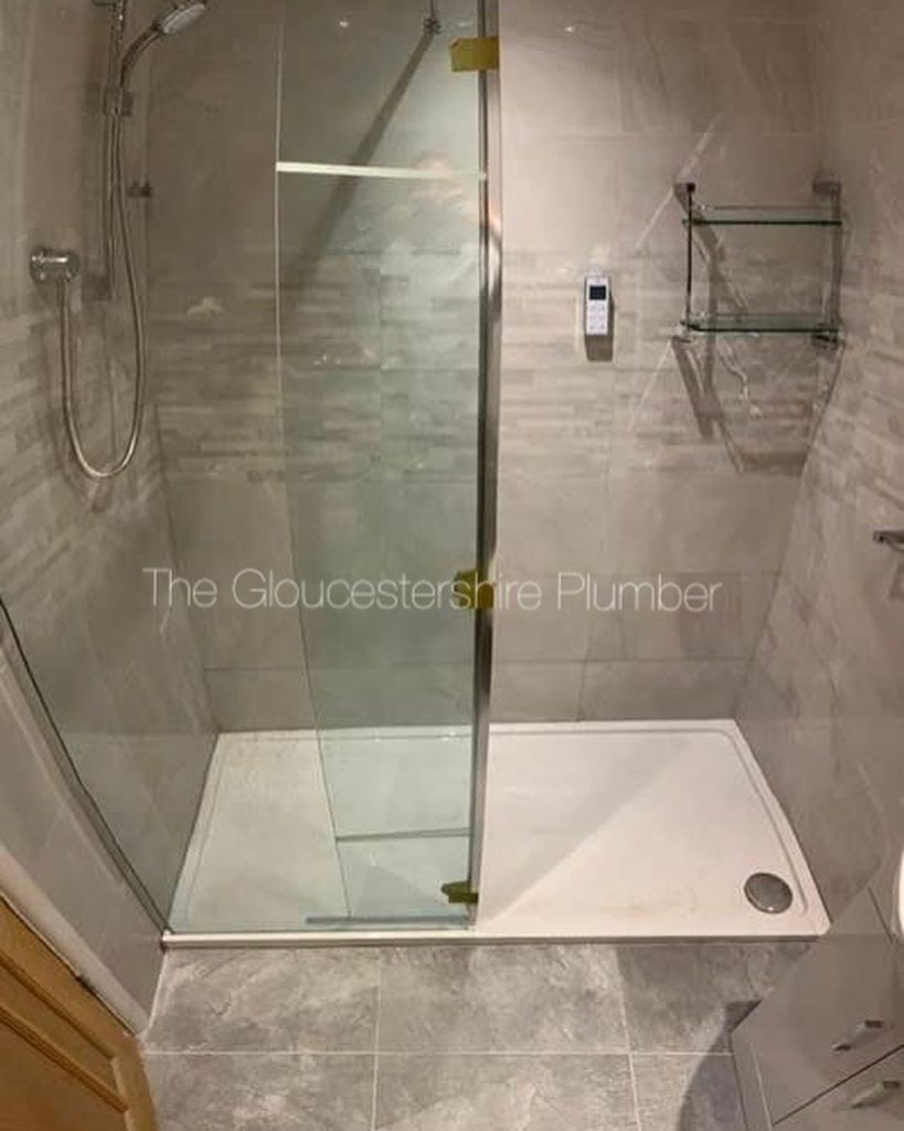 Plumber in Hardwicke installing a new bathroom